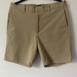J.Crew Men’s 9 Inch Tech Khaki Shorts Size 34
